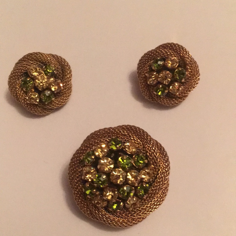 Austria mesh gold set of brooch and clips with rhinestones